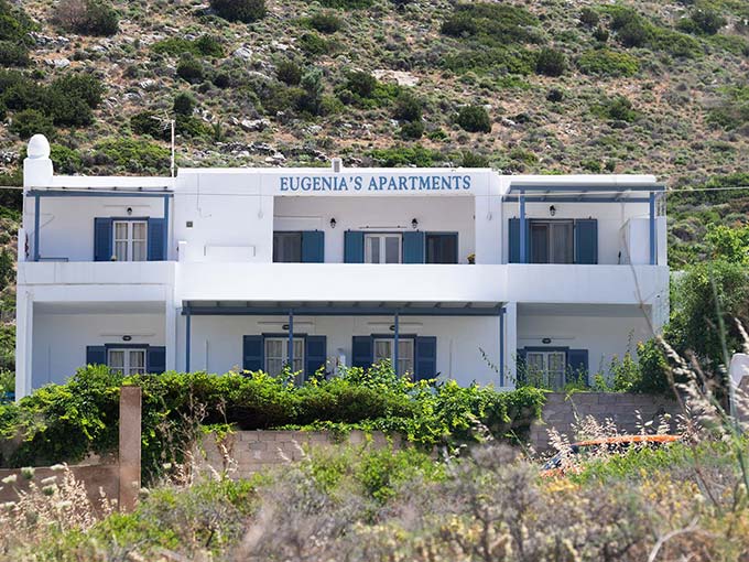 Τα διαμερίσματα Ευγενία στις Καμάρες στη Σίφνο