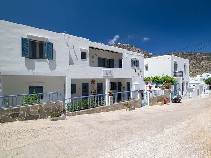 Τα διαμερίσματα Ευγενία στις Καμάρες στη Σίφνο